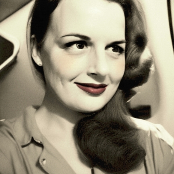 Meet your Posher, Melanie (Violet). - Picture 2 of 16